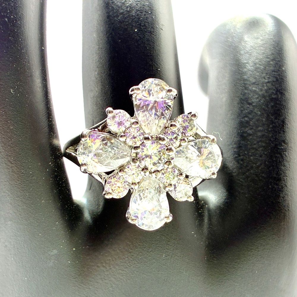 Vintage SIGNED Avon Brilliantly Sparkly Multi-Stone Silver Tone Ring Size 11.25